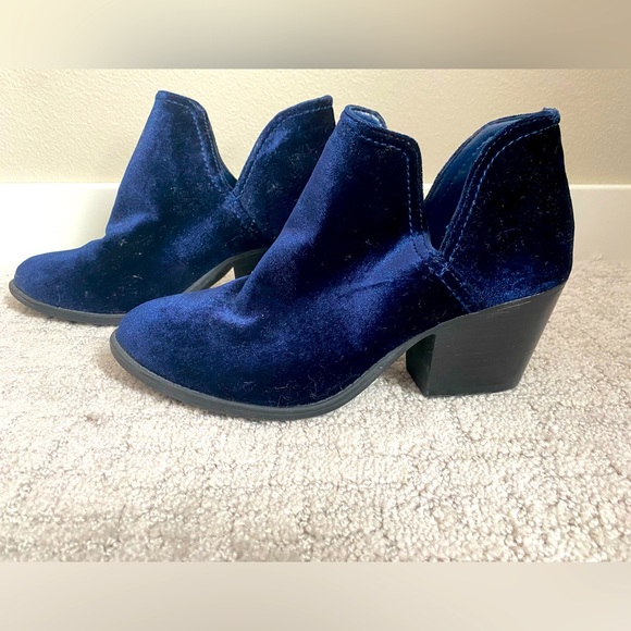 Steve Madden Blue Velvet Booties - Picture 1 of 4
